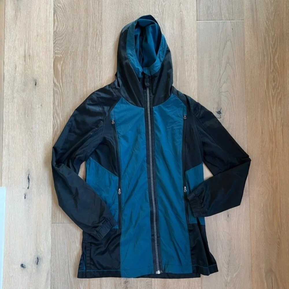Lululemon Right Round Teal and Black Hooded Jacket
